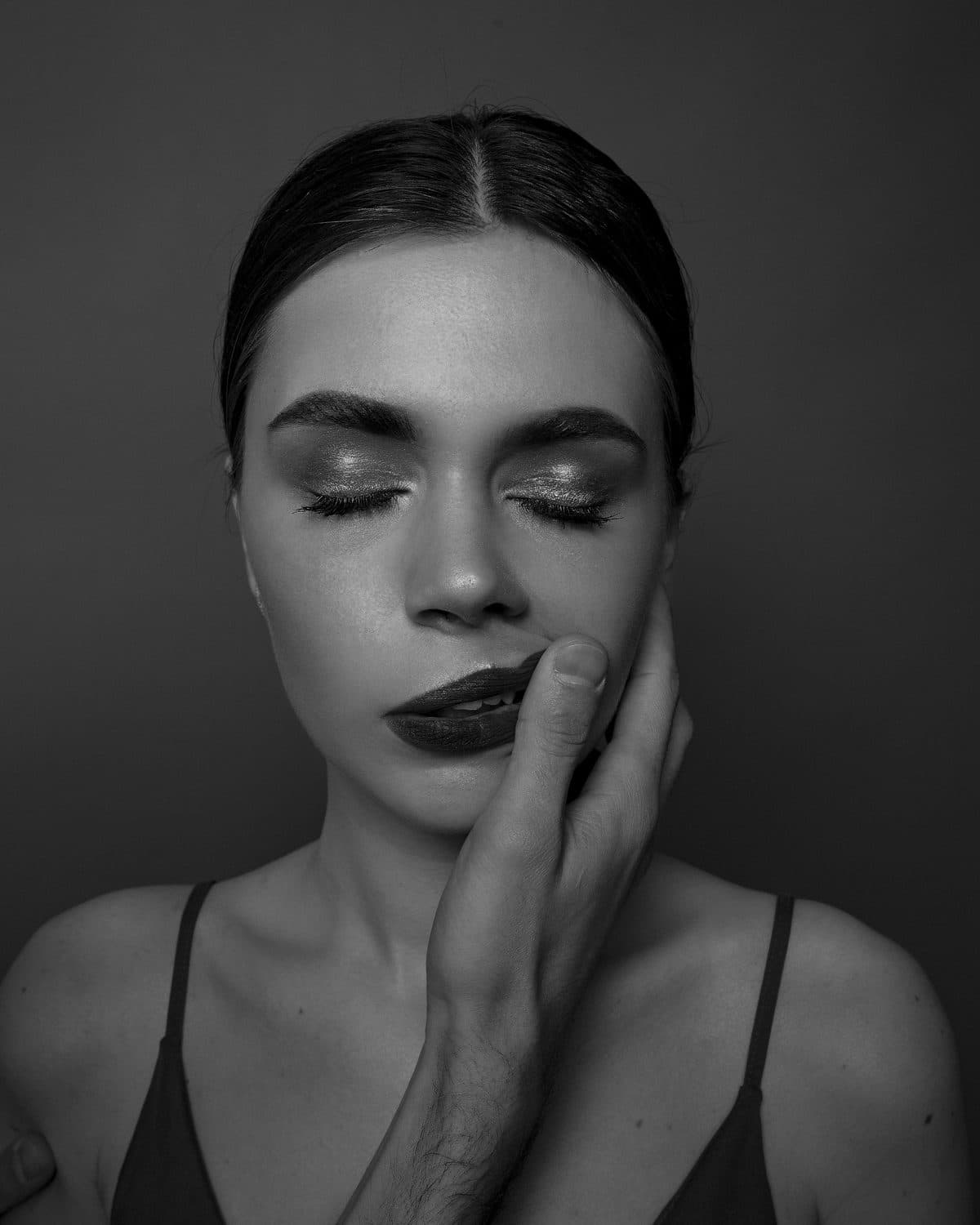 A smoked eye and a dark lip, in black and white