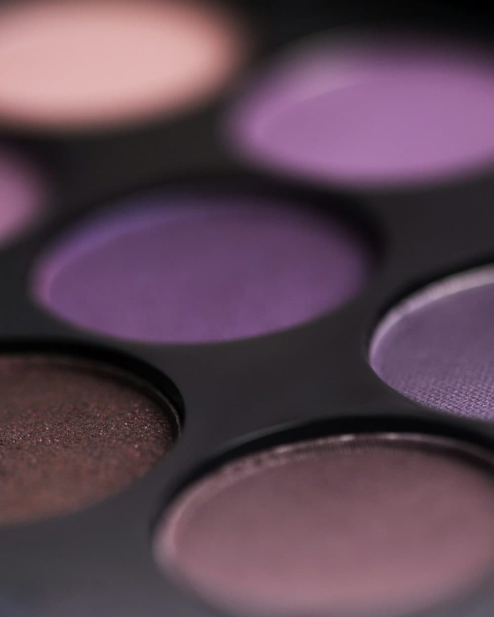 Paupiere Satin pressed shadow, close on the pan