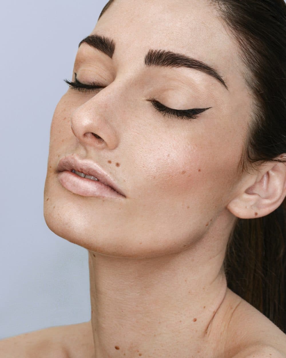 Even luminous skin, with freckles left visible